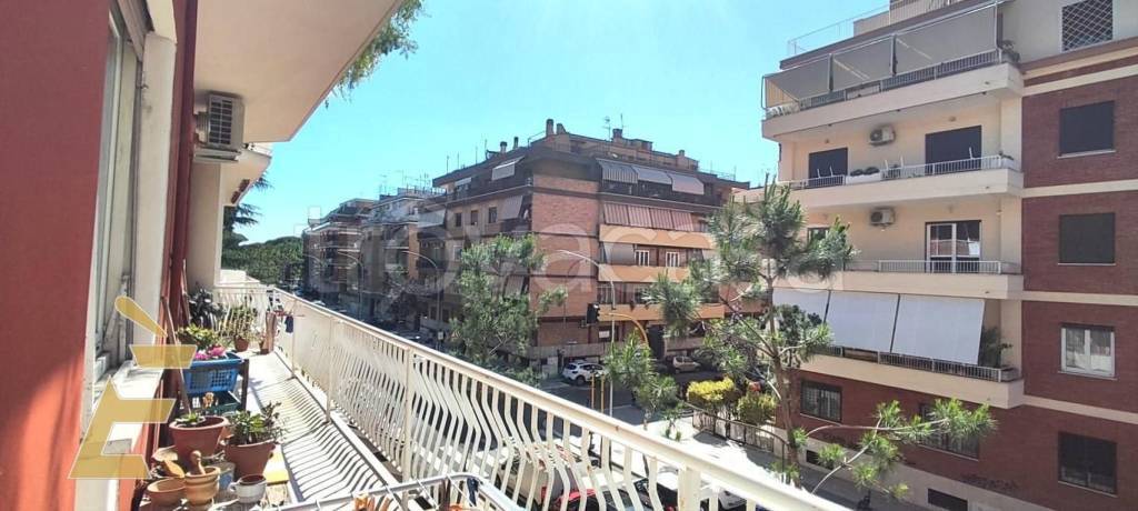 appartamento in vendita a Roma in zona Appio Claudio