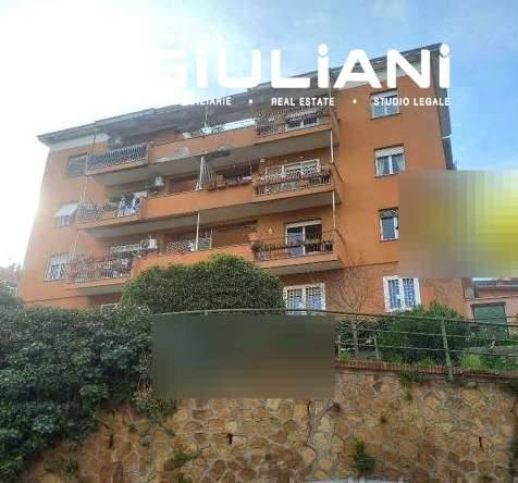 appartamento in vendita a Roma in zona Tomba di Nerone