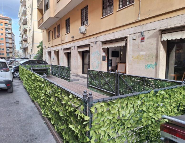 locale commerciale in vendita a Roma in zona Appio Claudio