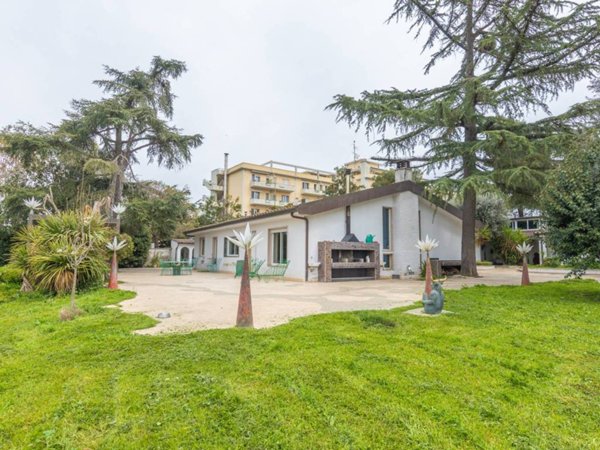 casa indipendente in vendita a Roma