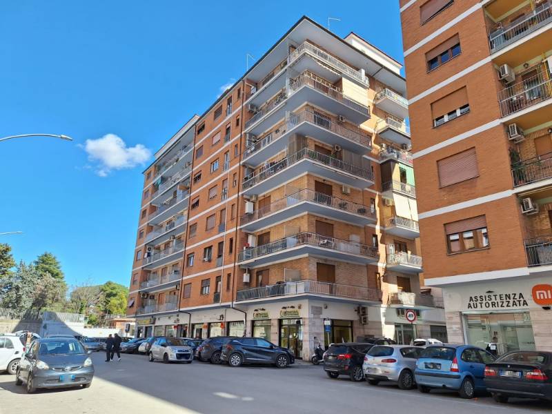 appartamento in vendita a Roma in zona Tuscolano