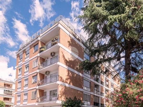 appartamento in vendita a Roma in zona EUR