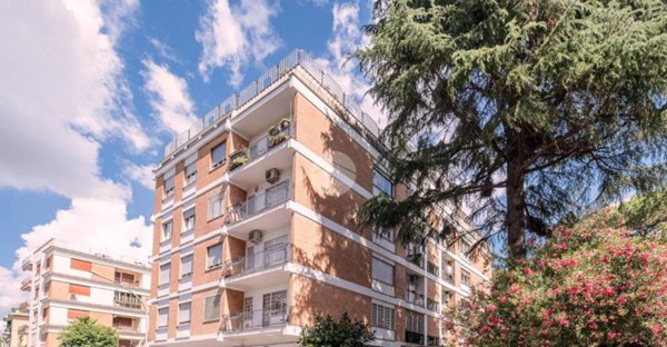 appartamento in vendita a Roma in zona EUR