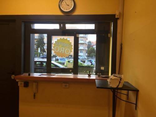 negozio in vendita a Roma in zona Torrevecchia