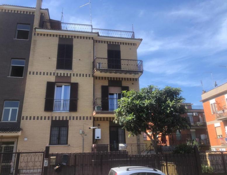 appartamento in vendita a Roma in zona Tor Bella Monaca