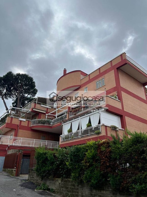 appartamento in vendita a Roma in zona Torrione Cerquetta