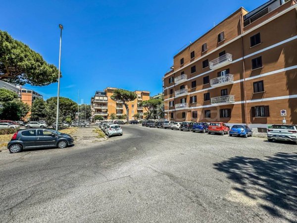 appartamento in vendita a Roma in zona Ostia