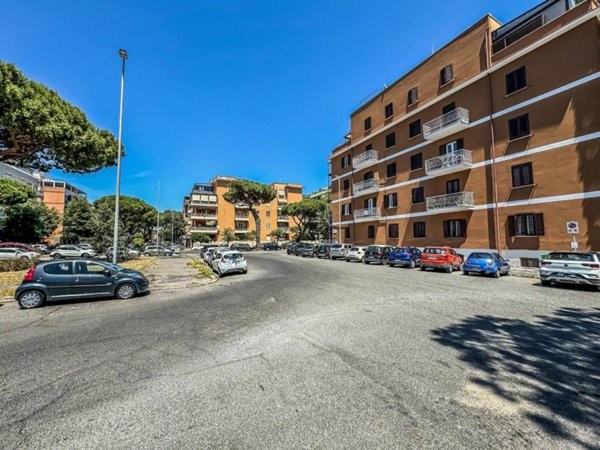 appartamento in vendita a Roma in zona Ostia