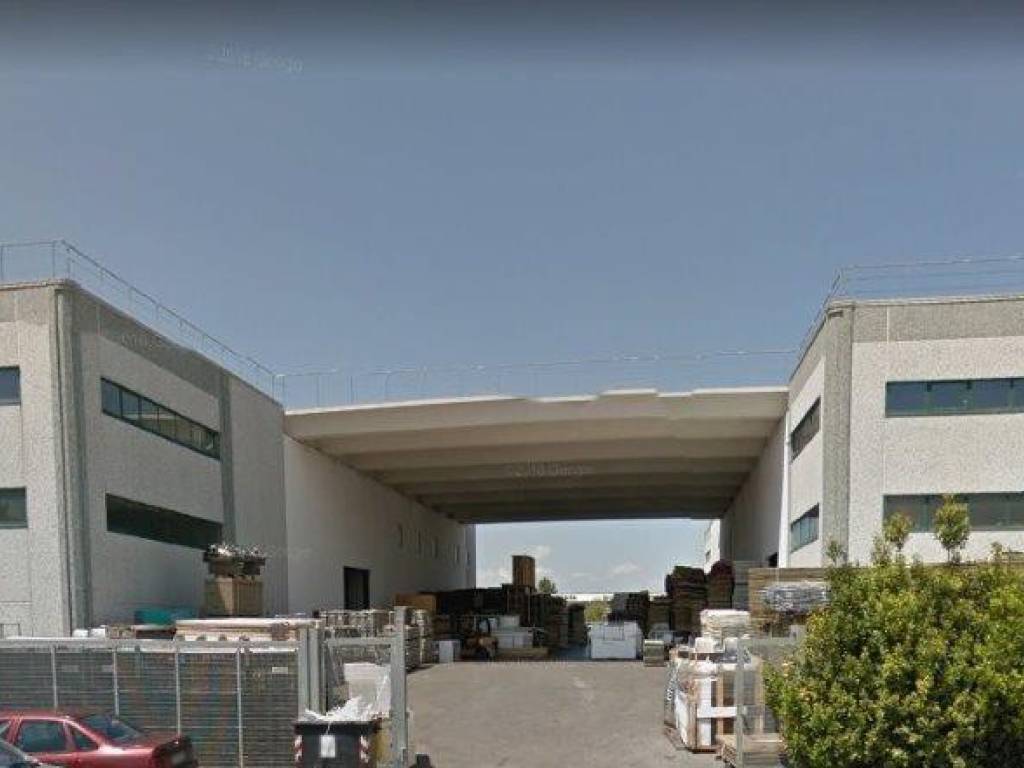 locale commerciale in vendita a Roma in zona Collatino