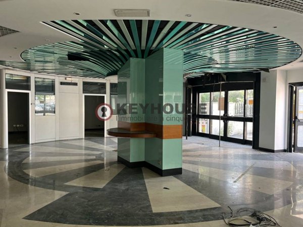negozio in vendita a Roma in zona Torrino