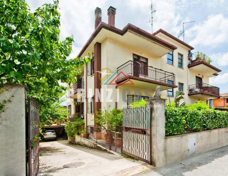 casa indipendente in vendita a Roma in zona Finocchio