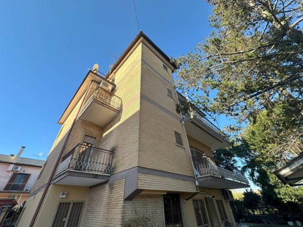 appartamento in vendita a Roma in zona Tor Cervara