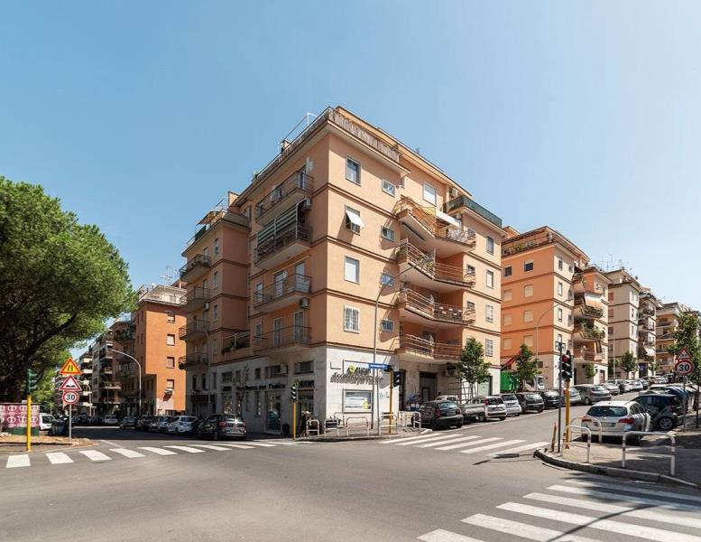 appartamento in vendita a Roma in zona Ardeatino