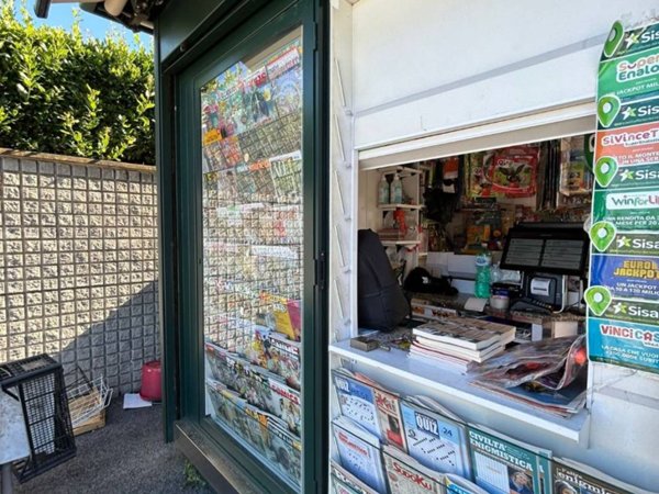 negozio in vendita a Roma in zona Fonte Laurentina