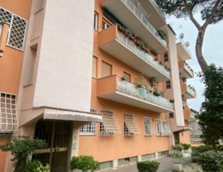 appartamento in vendita a Roma in zona Ardeatino