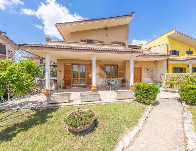 casa indipendente in vendita a Roma in zona Casal Monastero
