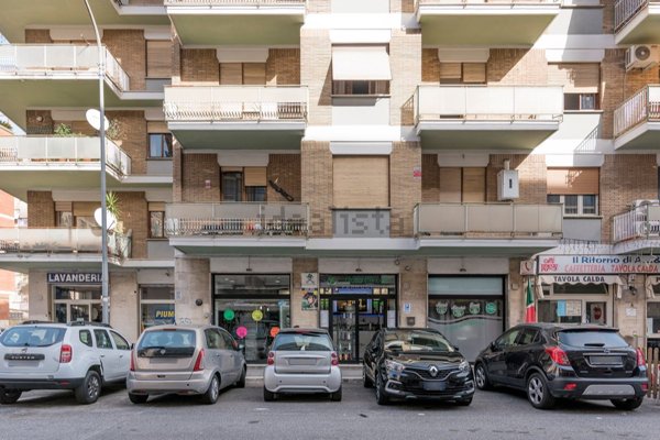 locale commerciale in vendita a Roma in zona Aurelio