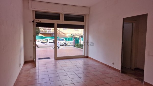 ufficio in vendita a Roma in zona Corviale
