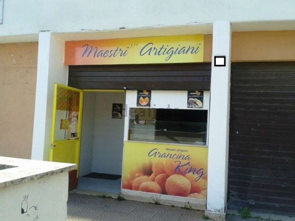 locale commerciale in vendita a Roma in zona San Basilio