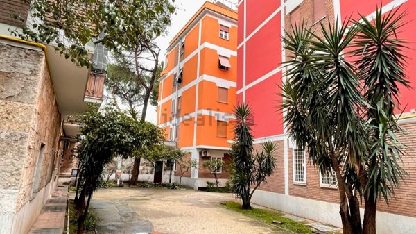 casa semindipendente in vendita a Roma in zona Alessandrino