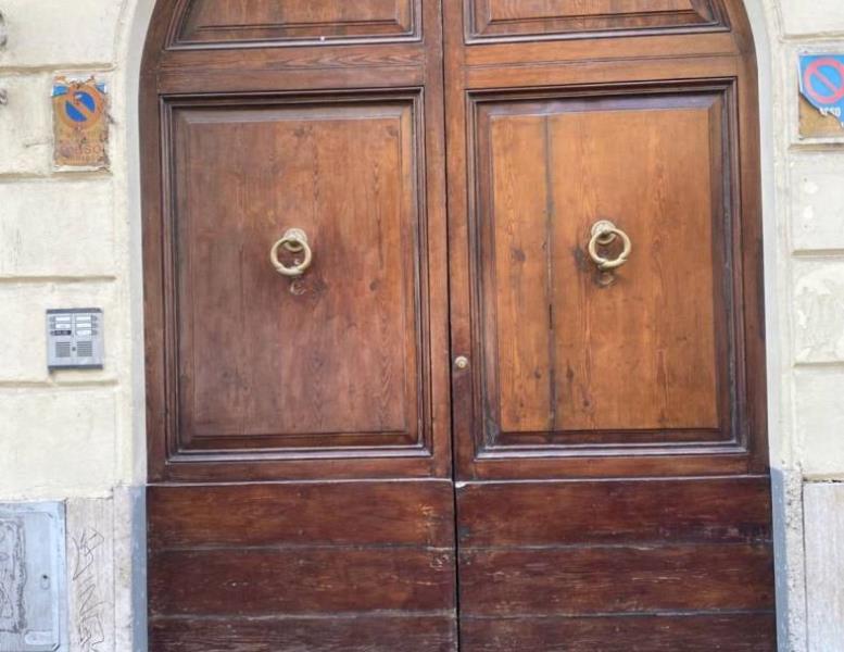 locale commerciale in vendita a Roma in zona Rione Prati