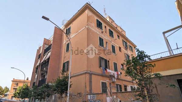 appartamento in vendita a Roma in zona Tuscolano