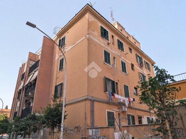 appartamento in vendita a Roma in zona Tuscolano