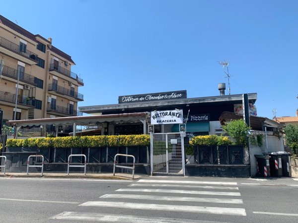 locale commerciale in vendita a Roma in zona Aurelio