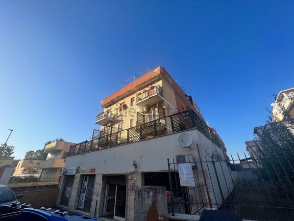 ufficio in vendita a Roma in zona Primavalle