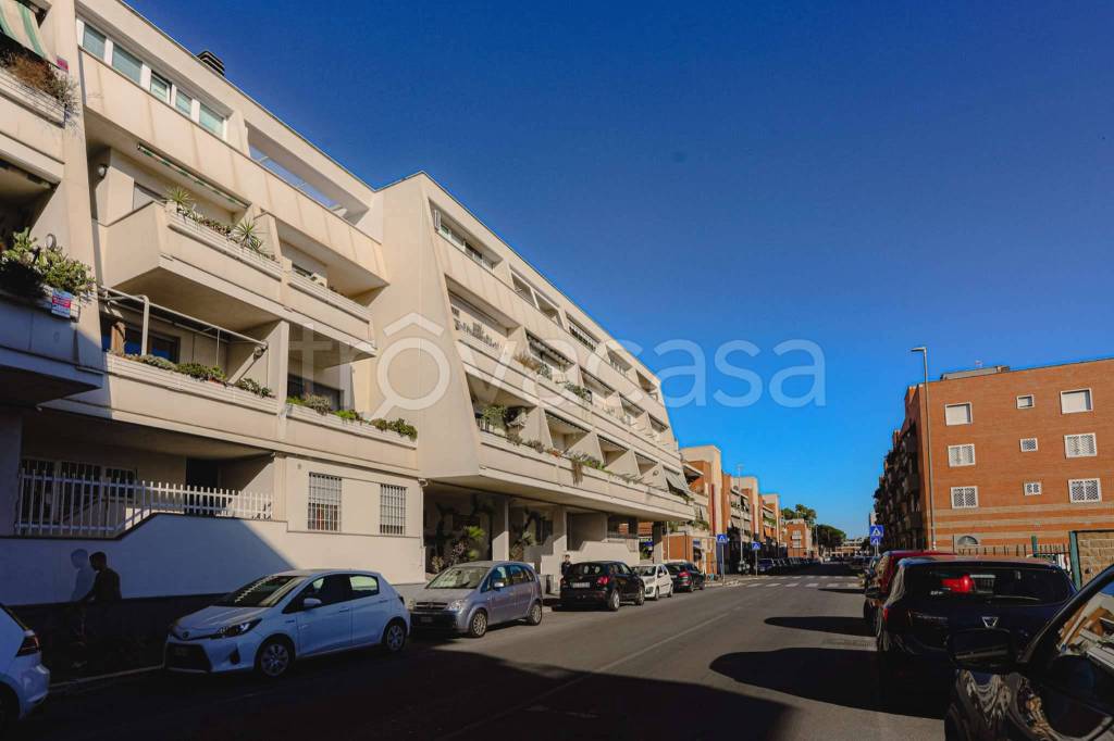 appartamento in vendita a Roma in zona Acilia