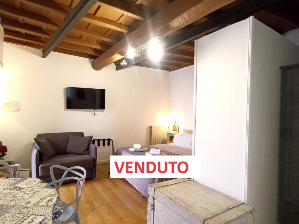 appartamento in vendita a Roma in zona Rione Monti/Campitelli