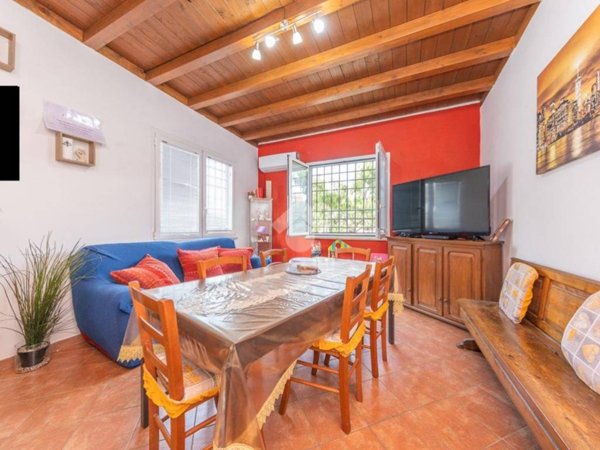 casa indipendente in vendita a Roma in zona Finocchio