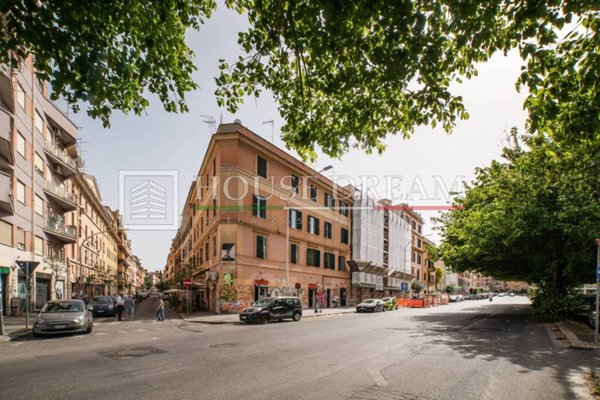 appartamento in vendita a Roma in zona Prenestino-Labicano