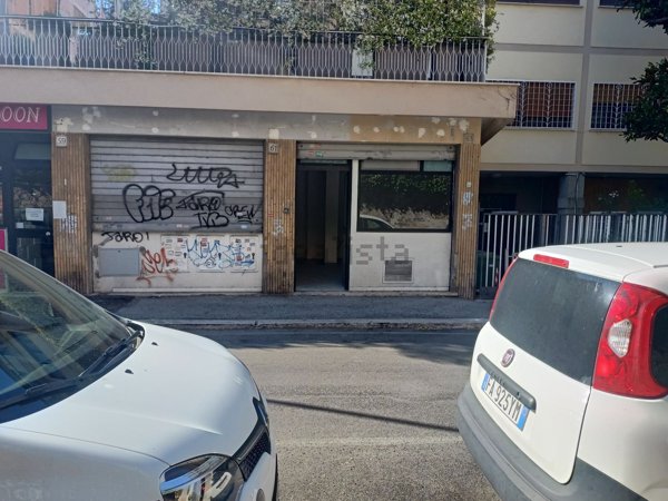 negozio in vendita a Roma in zona Giuliano Dalmata