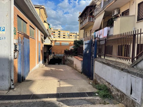 ufficio in vendita a Roma in zona Torre Maura