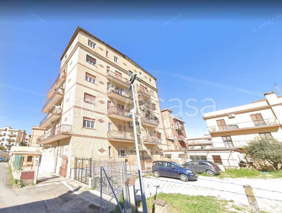 appartamento in vendita a Roma in zona Torre Angela