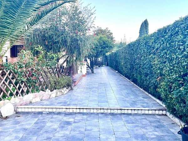 casa indipendente in vendita a Roma in zona Casal Palocco