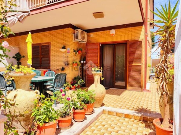 casa indipendente in vendita a Roma in zona Acilia