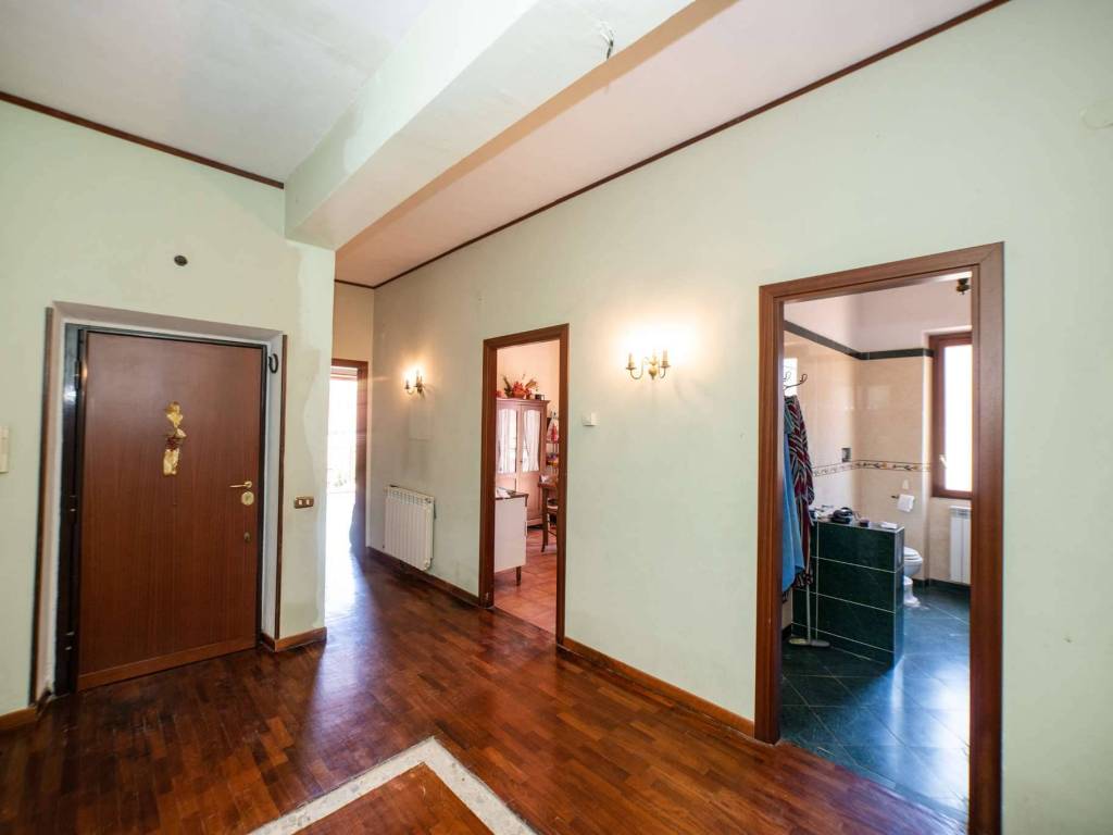 appartamento in vendita a Roma in zona Tomba di Nerone