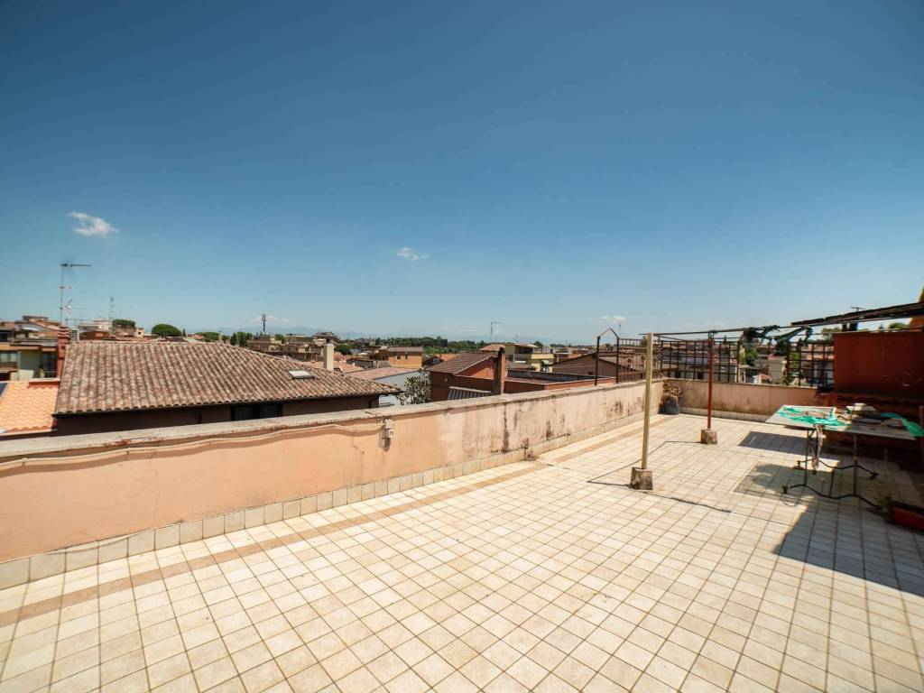 appartamento in vendita a Roma in zona Tomba di Nerone
