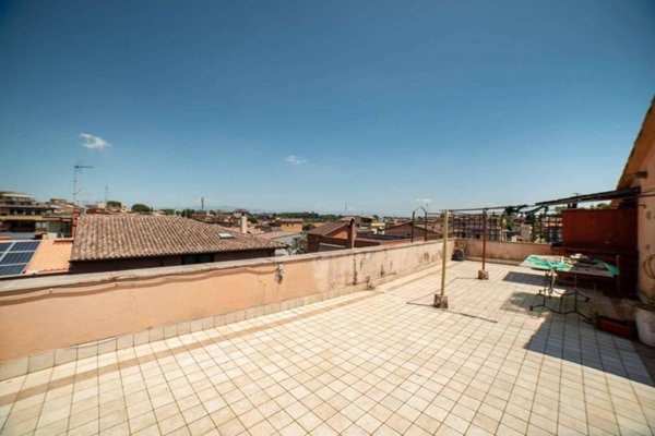 appartamento in vendita a Roma in zona Tomba di Nerone