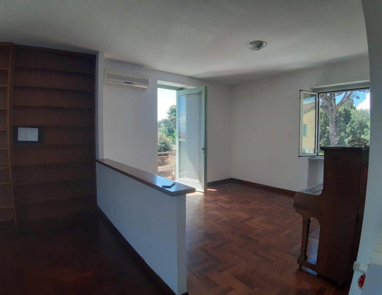 appartamento in vendita a Roma in zona Appio Pignatelli