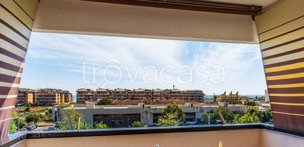 appartamento in vendita a Roma in zona Ostia
