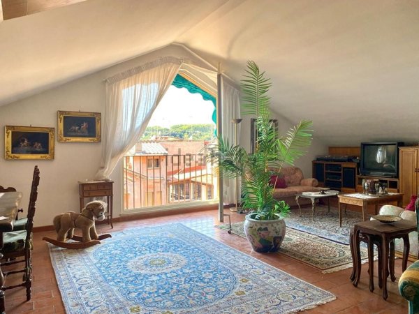 appartamento in vendita a Roma in zona Rione Regola