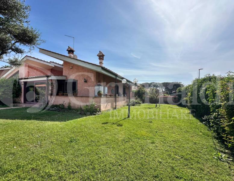 casa indipendente in vendita a Roma in zona Infernetto