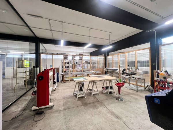 locale commerciale in vendita a Roma in zona Acilia