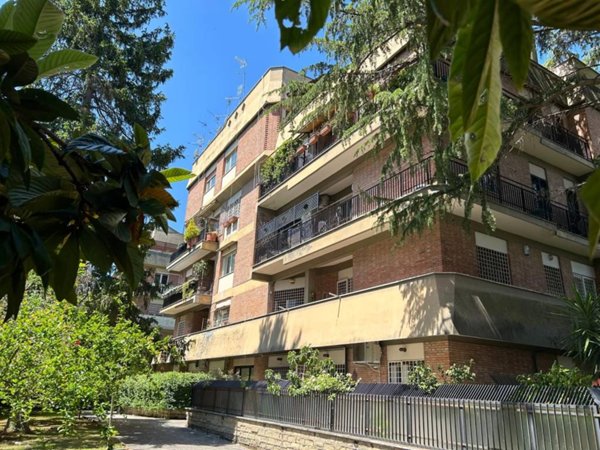 appartamento in vendita a Roma in zona Tomba di Nerone