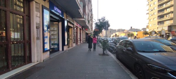 locale commerciale in vendita a Roma in zona Collatino