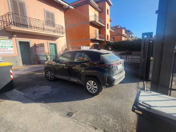 ufficio in vendita a Roma in zona Finocchio