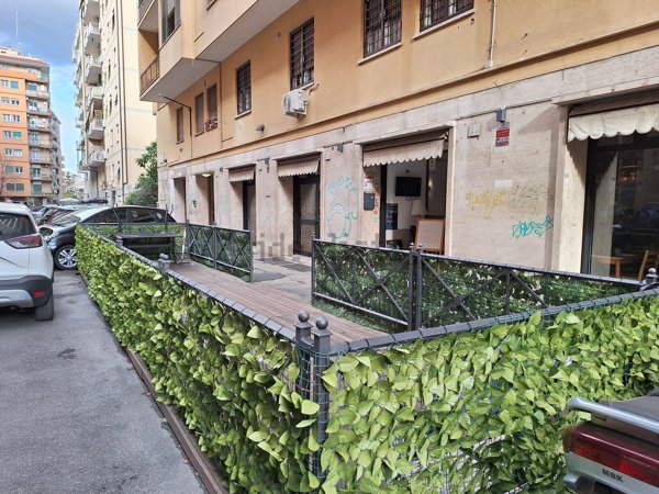 locale commerciale in vendita a Roma in zona Appio Claudio